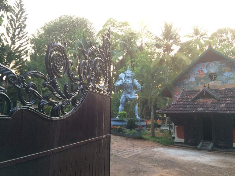 01_Entrance with gate